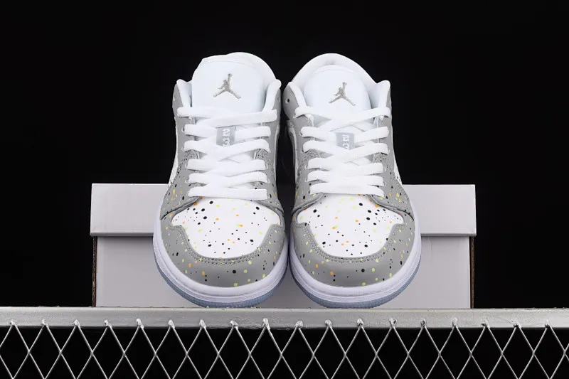 All categories Air Jordan Jordan series basketball shoes Air Jordan 1 Low Air Jordan 1 Low AJ1 Joe 1 inkjet white gray low-top cultural basketball shoes DC0774-001